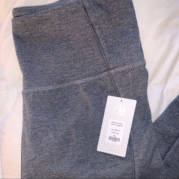 Fashion Nova leggings - Picture 6 of 6